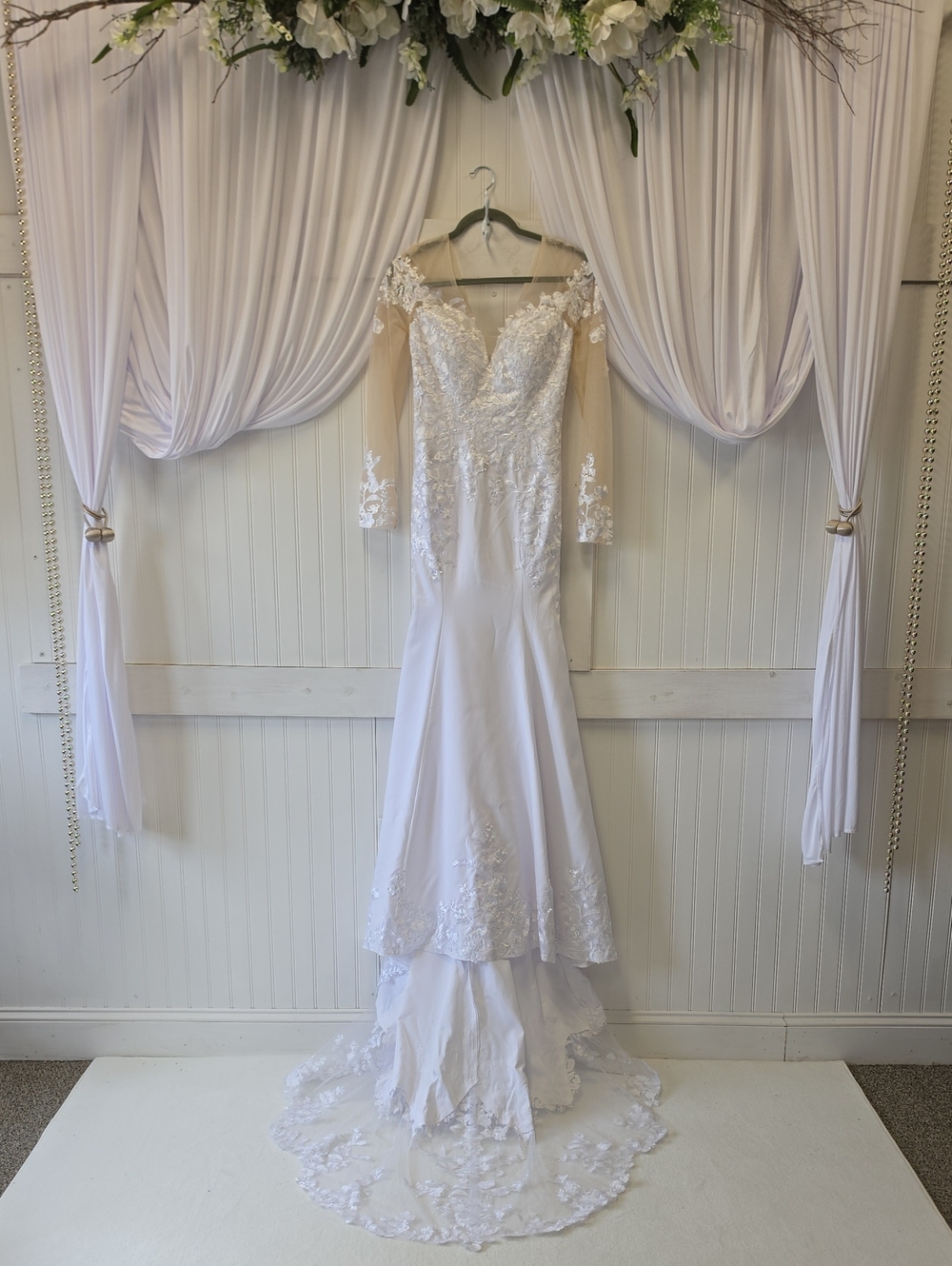 Elegant White Lace Applique Long-Sleeve Corset Train Bridal Gown Dress Size 4
